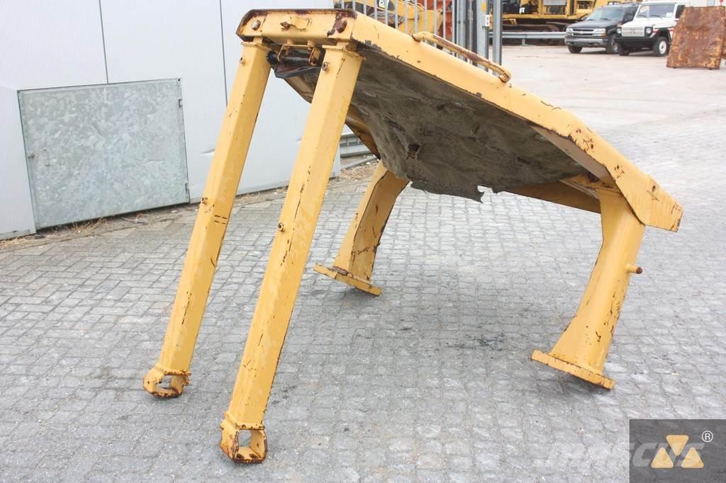 CAT D8N O-rops cab Cabinas