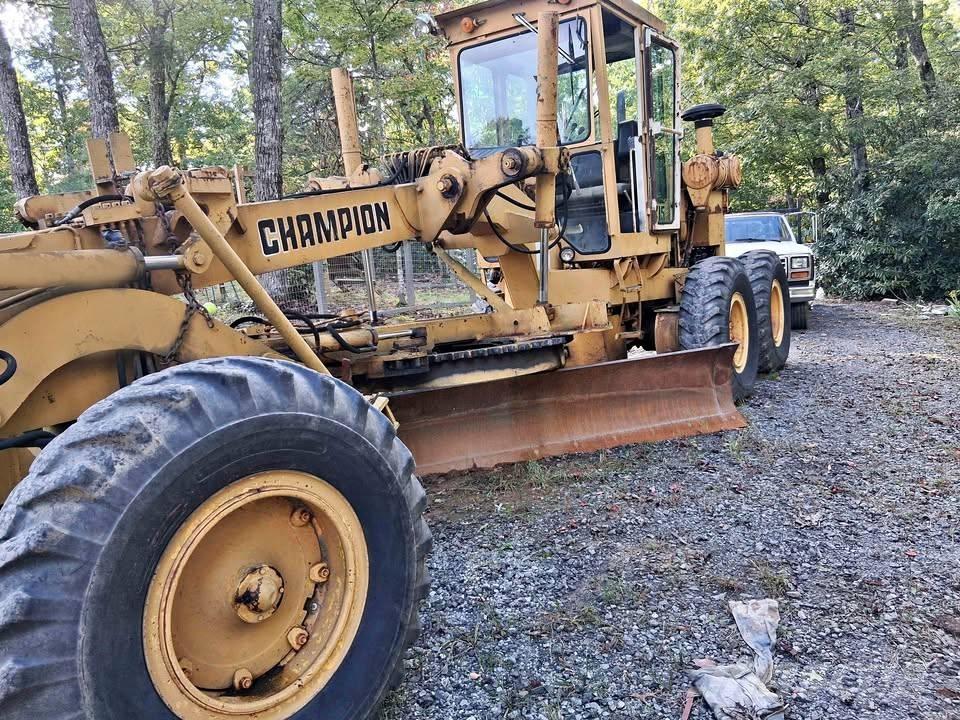 Champion 715 Niveladoras