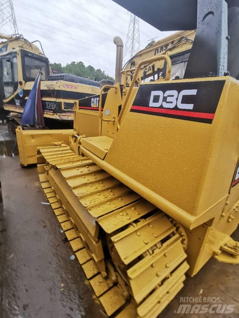 CAT D3C Buldozer sobre oruga