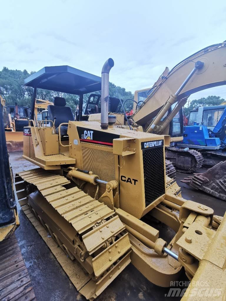 CAT D3C Buldozer sobre oruga