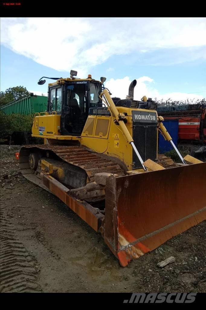Komatsu D 65 PX-18 Buldozer sobre oruga