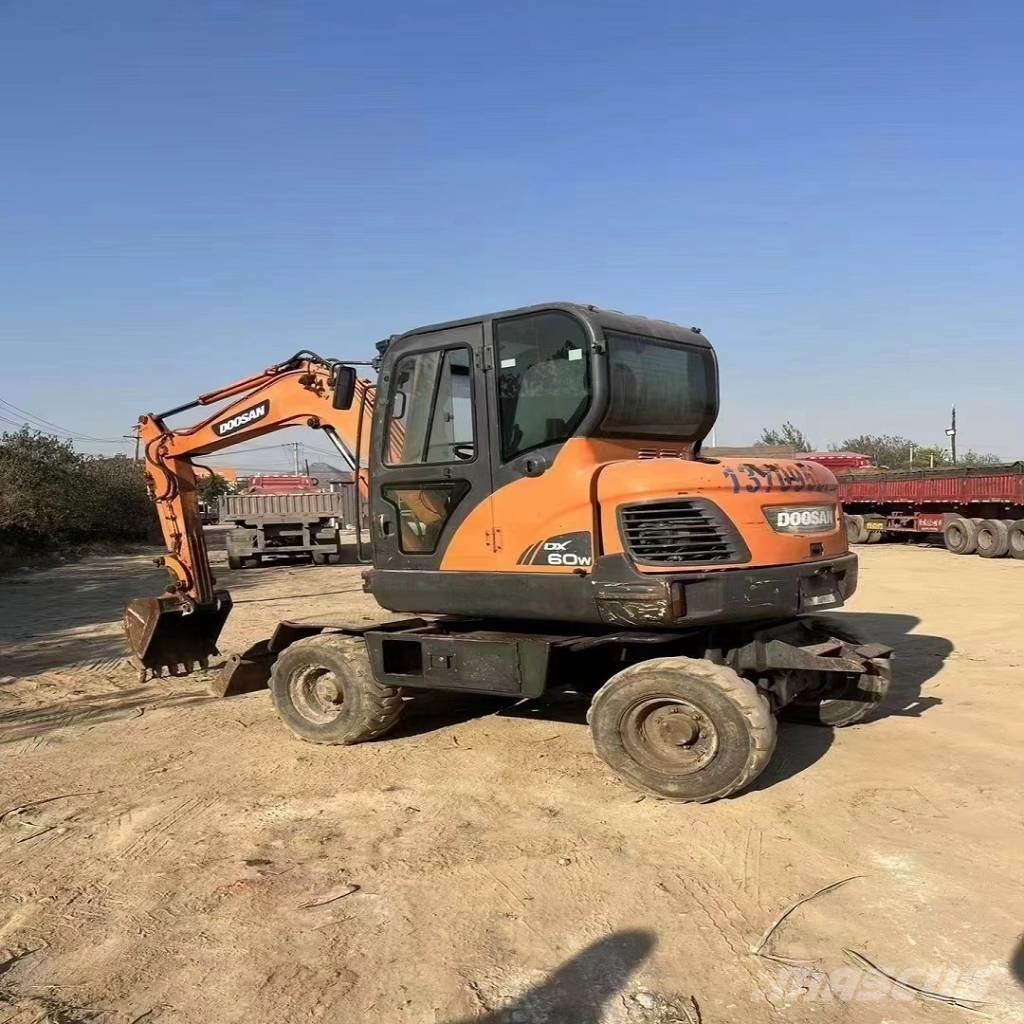 Doosan DX60W Excavadoras de ruedas