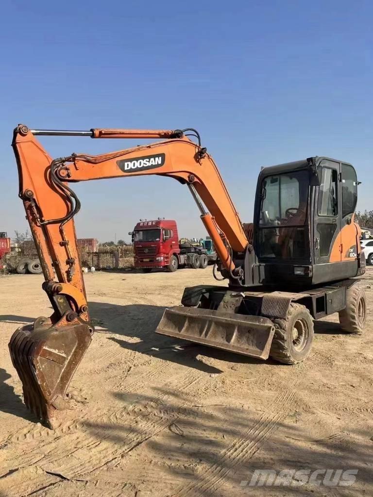 Doosan DX60W Excavadoras de ruedas