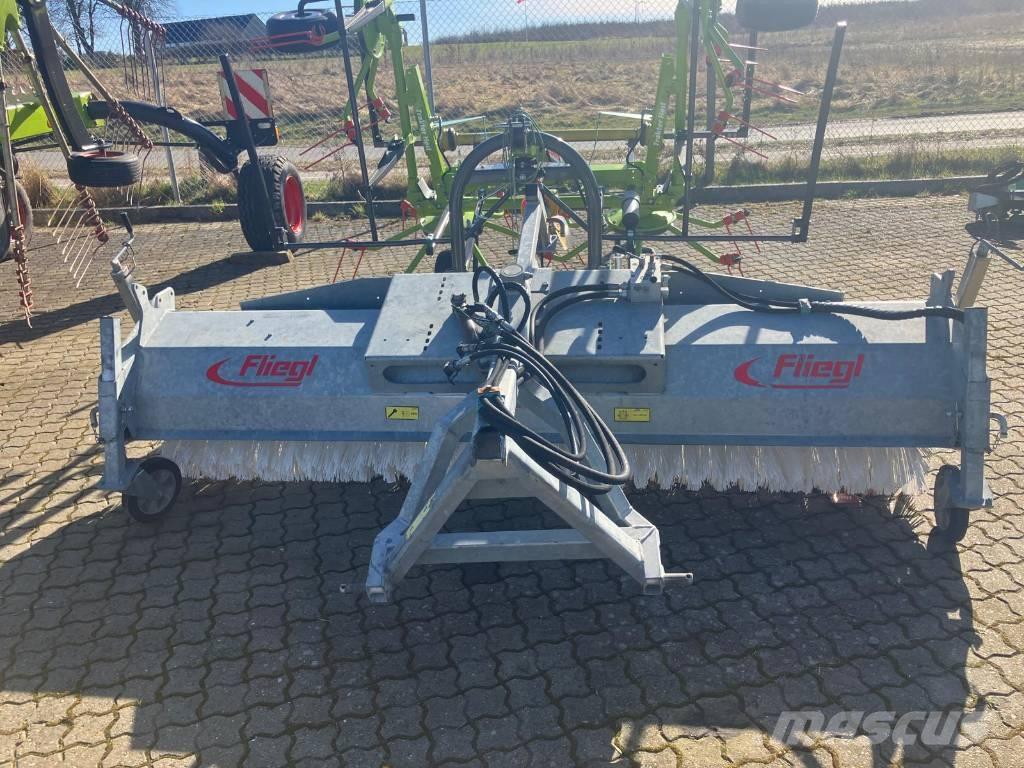 Fliegl Kost 2,8 m. Otros accesorios para tractores