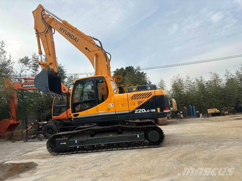 Hyundai 220LC-9S Excavadoras sobre orugas