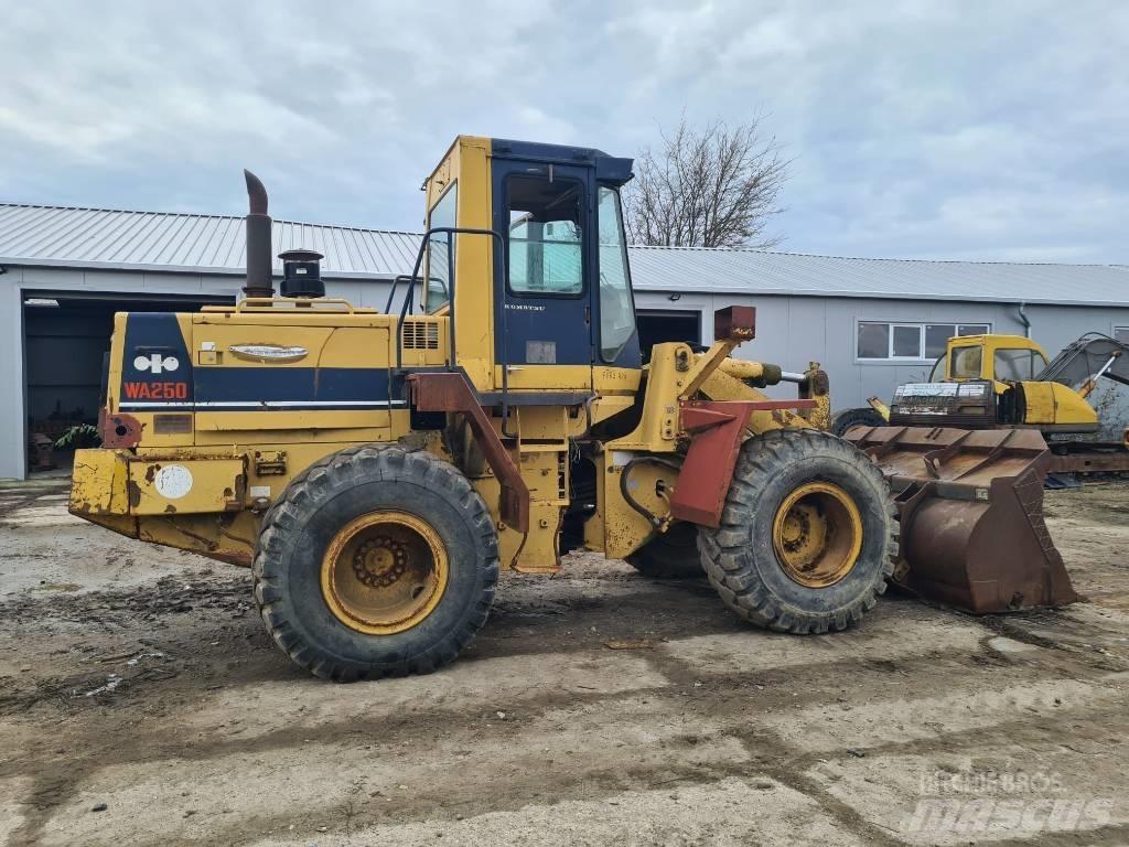 Komatsu WA 250 Cargadoras sobre ruedas