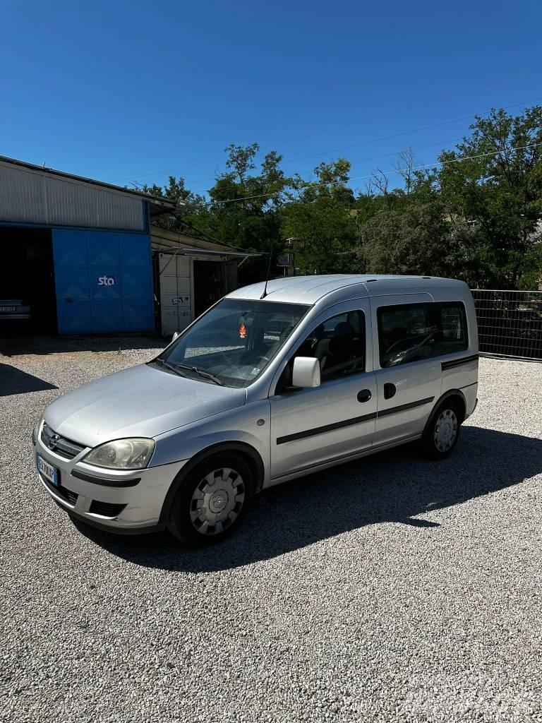 Opel Combo Carros