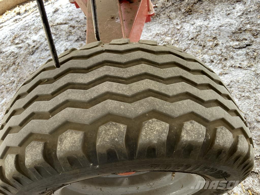 Kuhn GF 13012 T Rastrilladoras y rastrilladoras giratorias