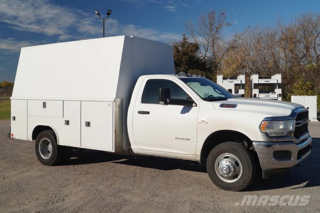 RAM 3500 TRADESMAN Caja abierta/laterales abatibles