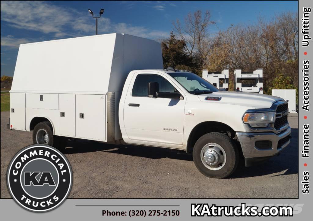 RAM 3500 TRADESMAN Caja abierta/laterales abatibles