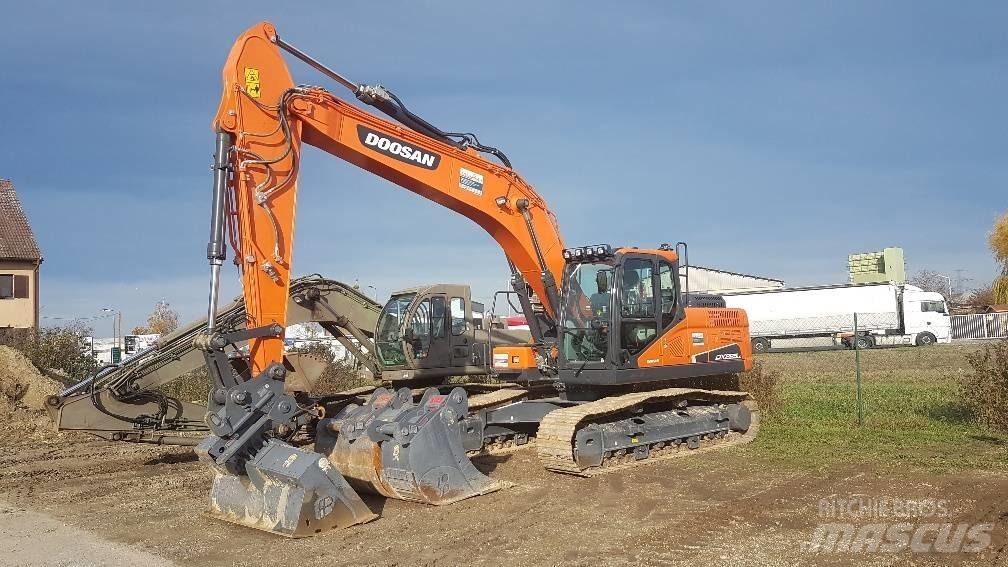 Doosan DX 225 Excavadoras sobre orugas