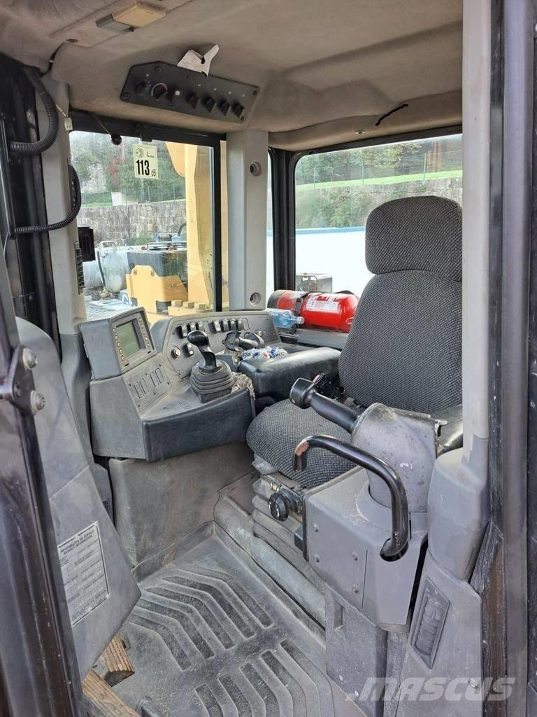 CAT D 8 T Buldozer sobre oruga
