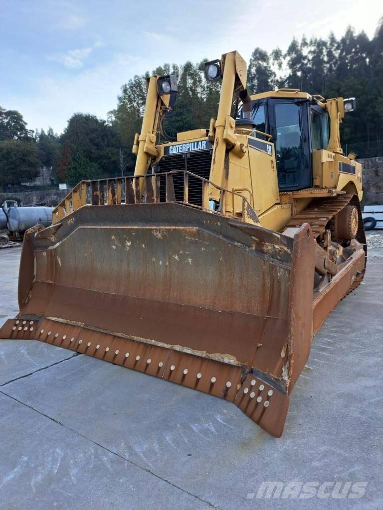 CAT D 8 T Buldozer sobre oruga