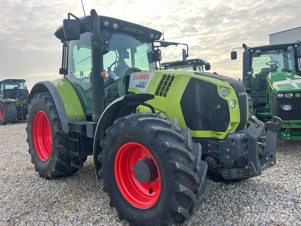 CLAAS Arion 640 Tractores