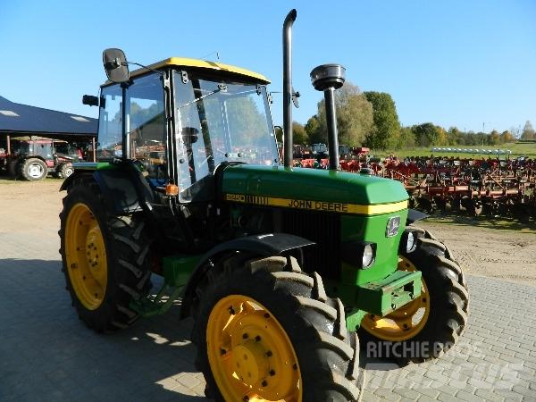 John Deere 2250 Tractores