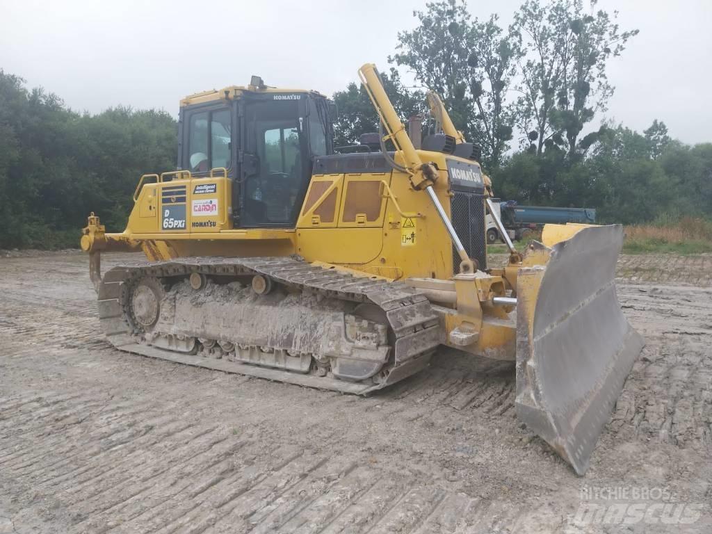 Komatsu D65PXi-18 Buldozer sobre oruga