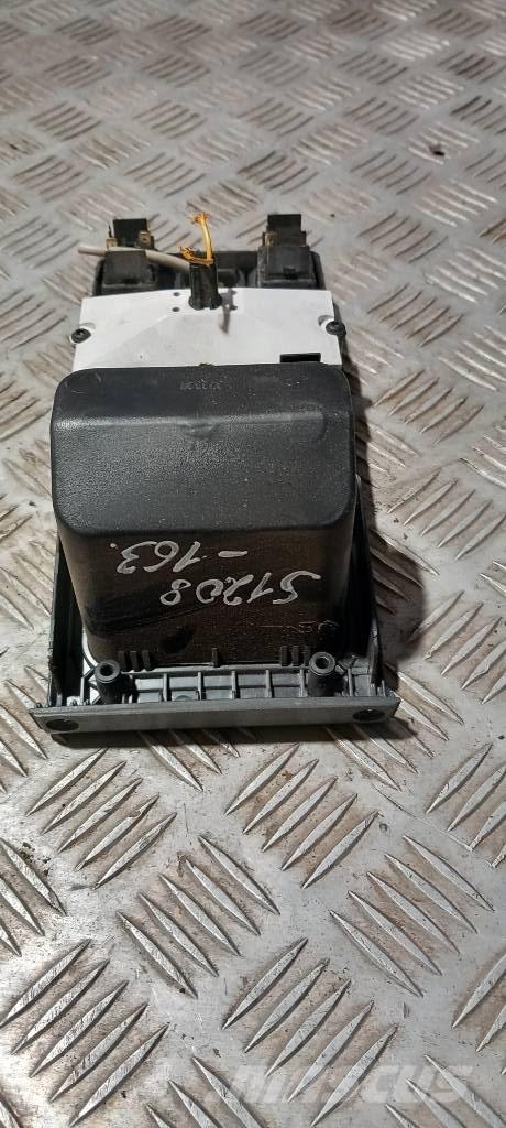 Scania 94 D.    1110904 Cabinas