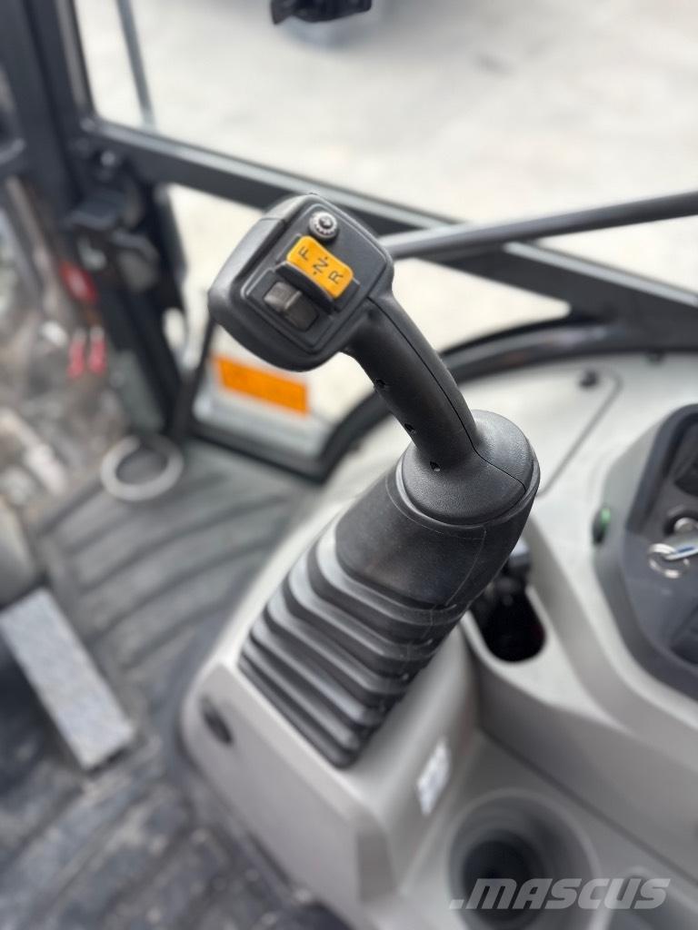 CASE 695 / 218 hours !!! Retrocargadoras