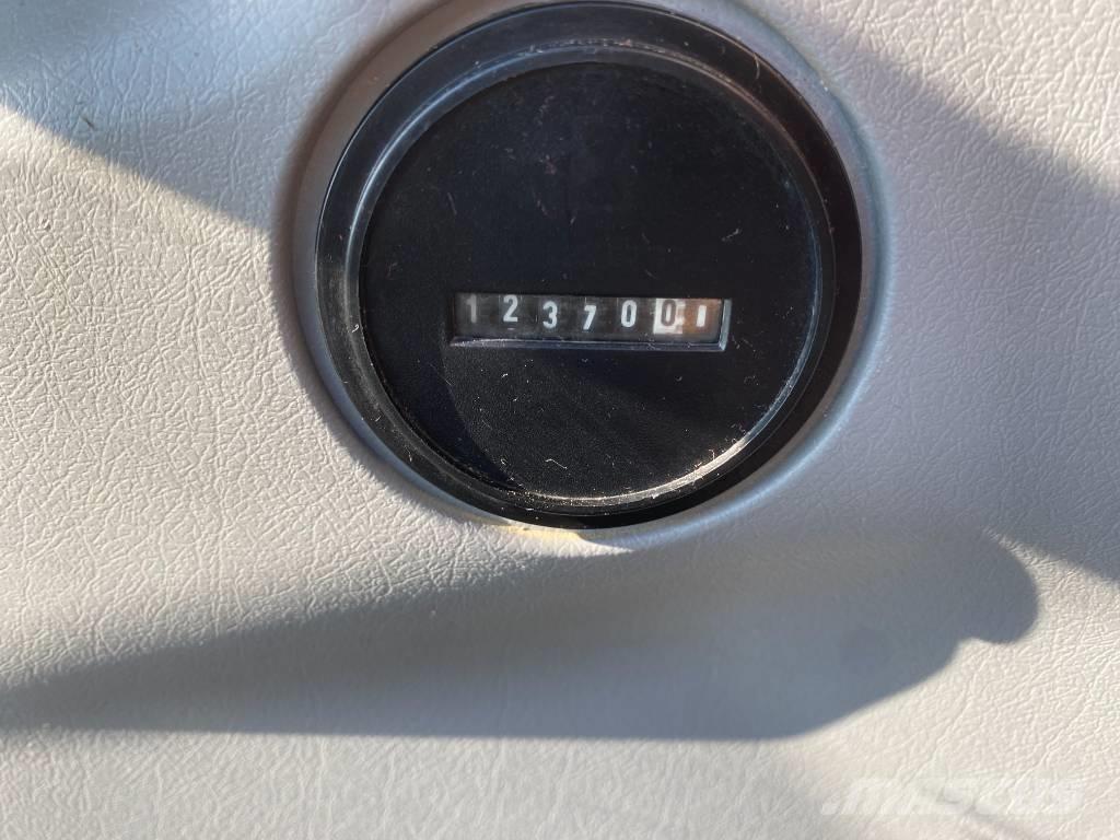 New Holland E 145 Excavadoras sobre orugas