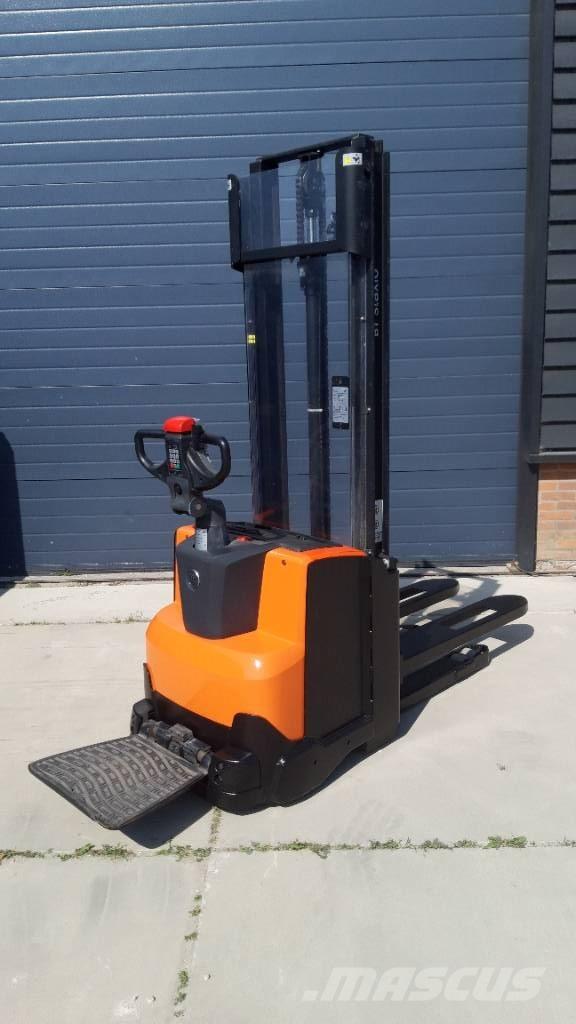 BT SWE 120 Apiladoras eléctricos