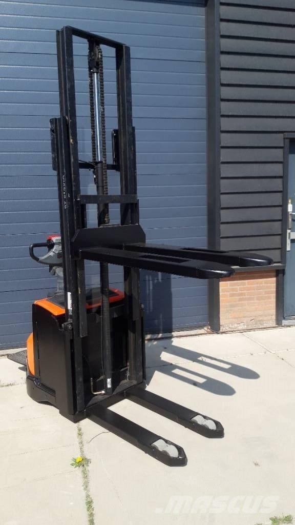 BT SWE 120 Apiladoras eléctricos