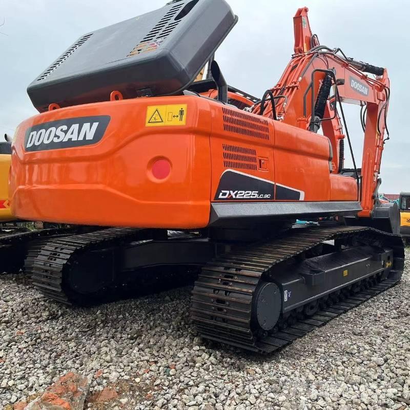 Doosan DX 225 Excavadoras sobre orugas