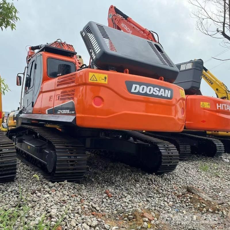 Doosan DX 225 Excavadoras sobre orugas