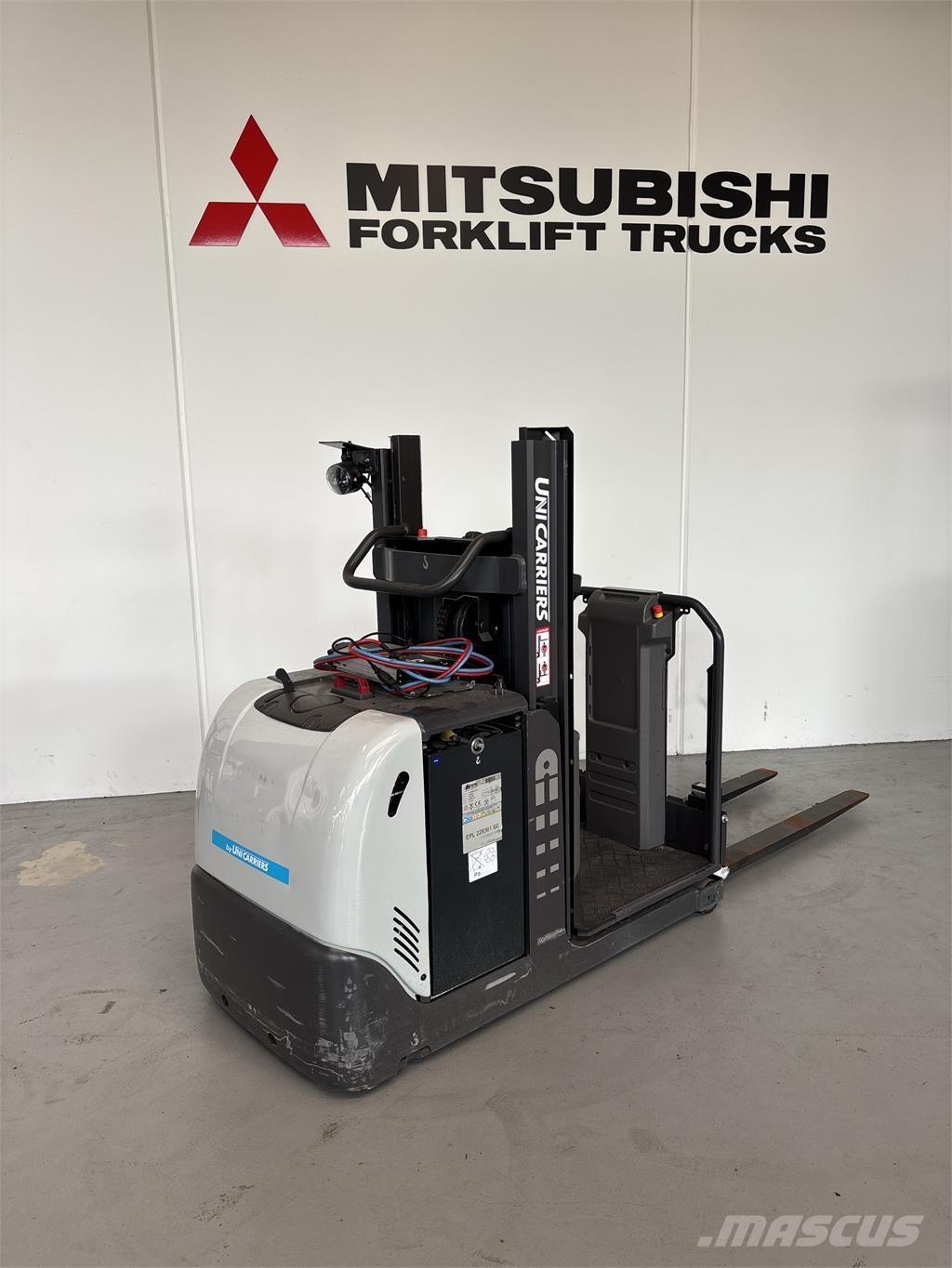 UniCarriers EPL100 Montacargas recogepedidos de baja altura