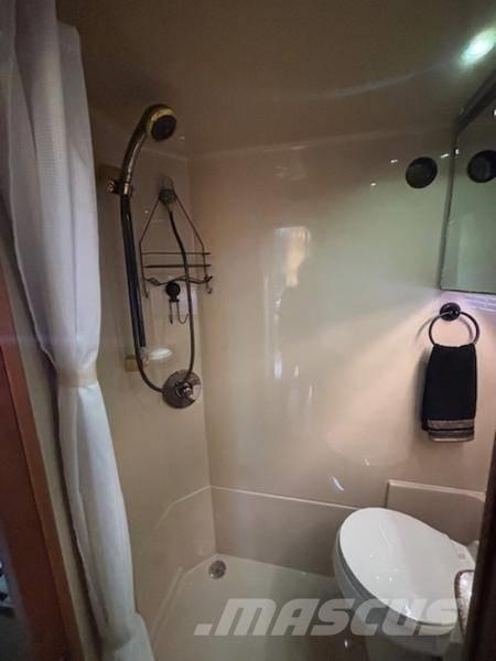  Cruisers Yachts 3870 Barcos / barcazas de carga