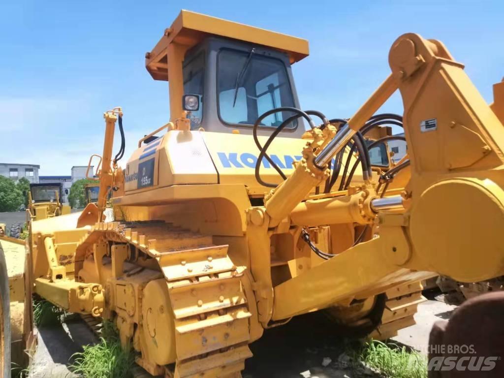 Komatsu D 155 Buldozer sobre oruga