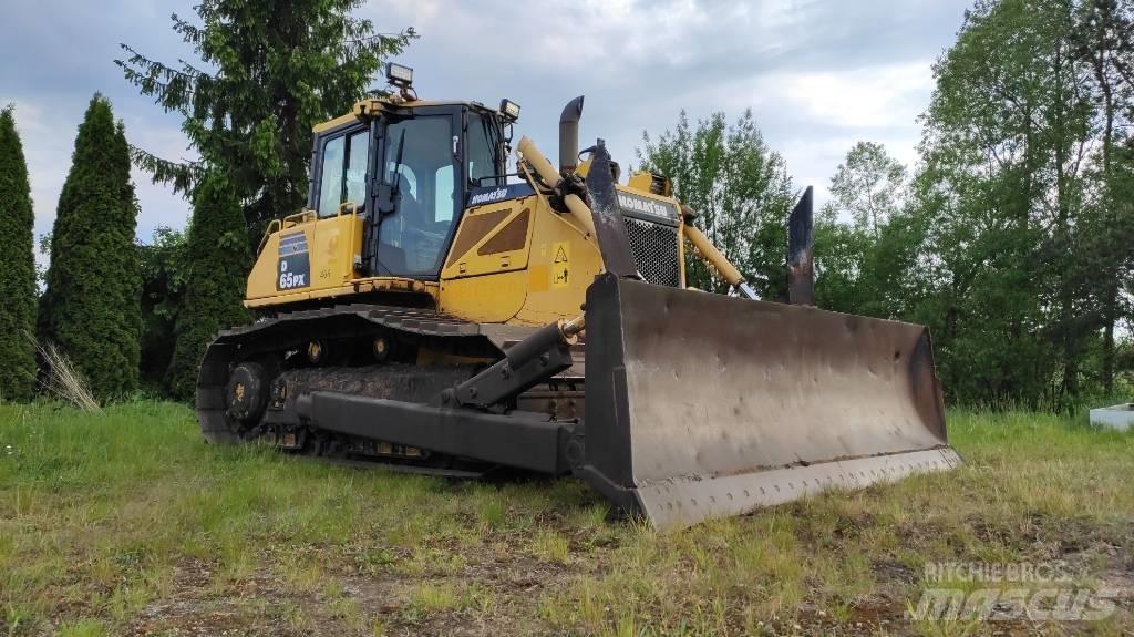 Komatsu D65PX-16 Buldozer sobre oruga