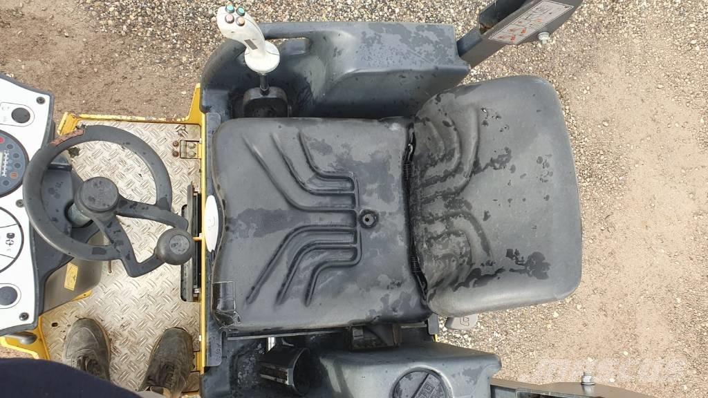 Bomag BW 100 AD M-5 Rodillos de doble tambor