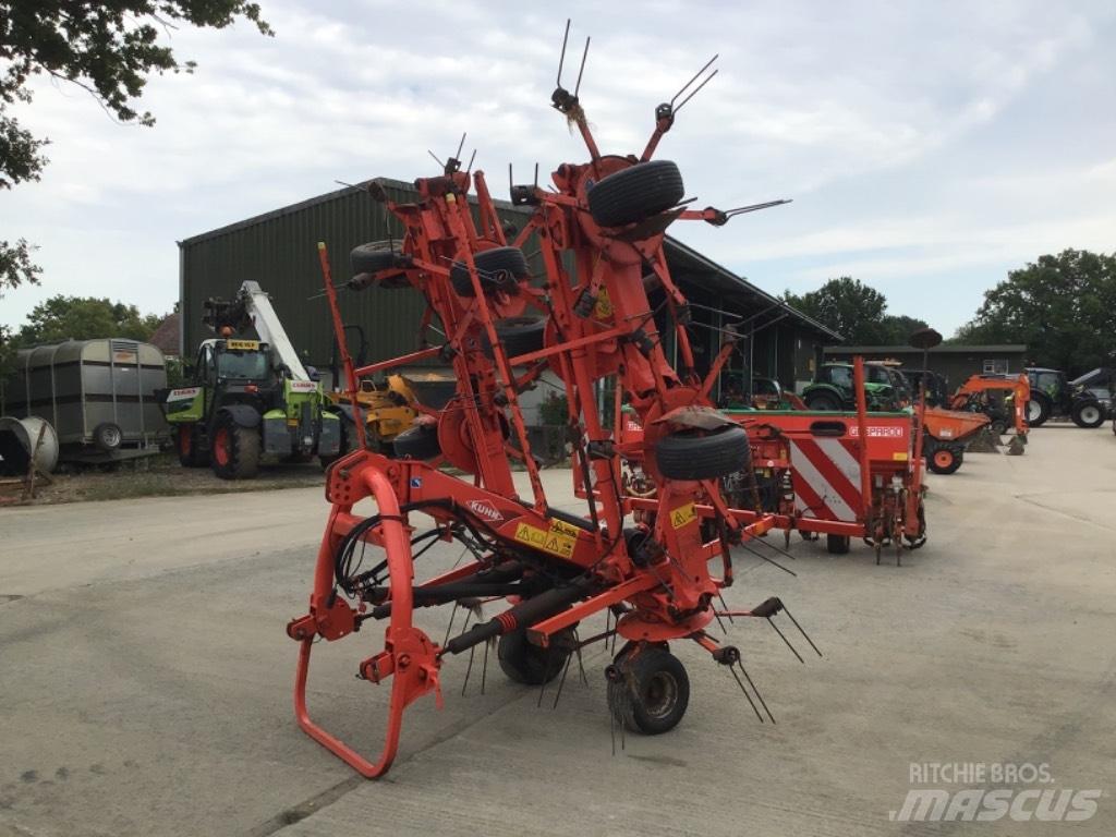 Kuhn GF 8702 Rastrilladoras y rastrilladoras giratorias