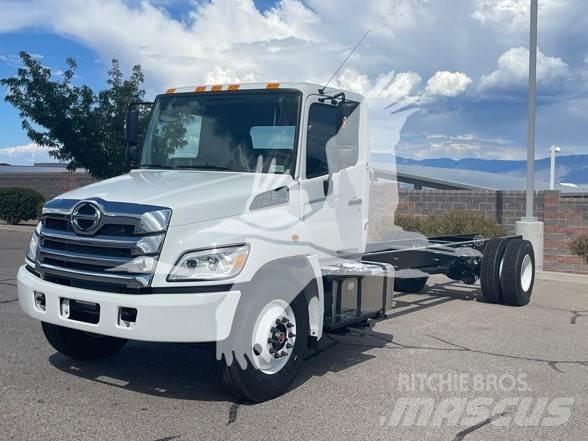 Hino L6 Camiones con chasís y cabina