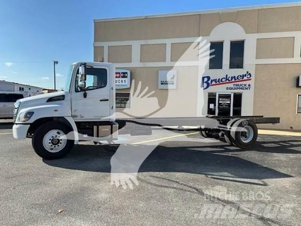 Hino L7 Camiones con chasís y cabina