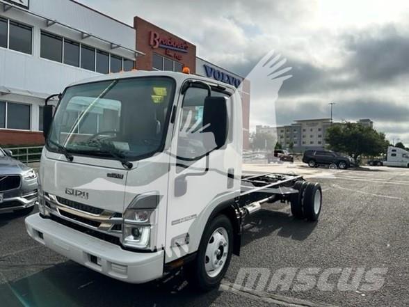 Isuzu NPR HD Camiones con chasís y cabina