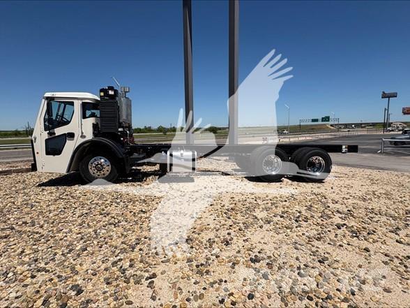 Mack LR64R Camiones con chasís y cabina