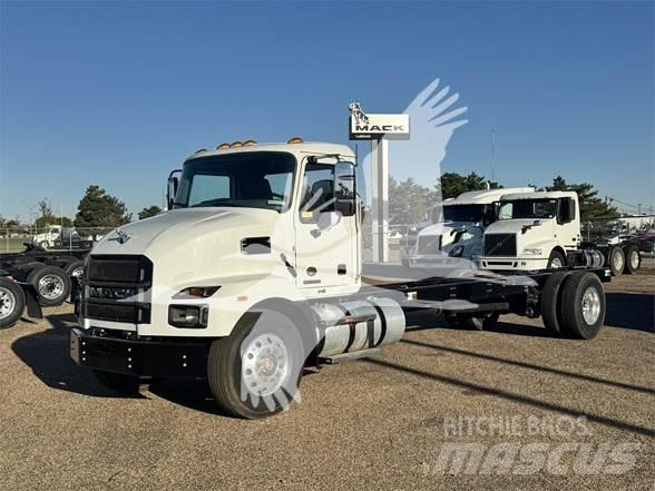 Mack MD6 Camiones con chasís y cabina