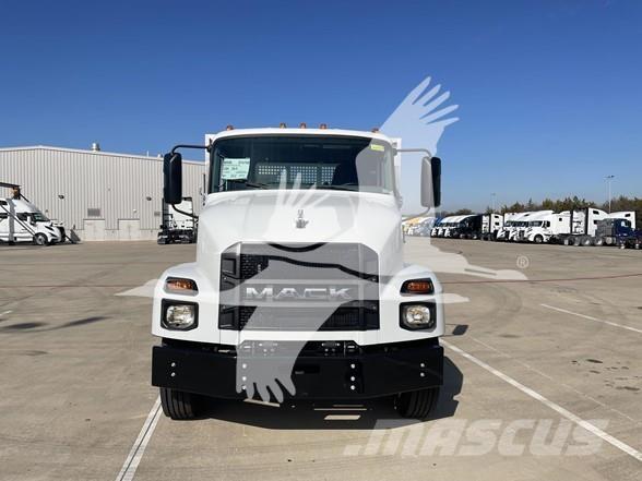 Mack MD6 Camiones de cama baja