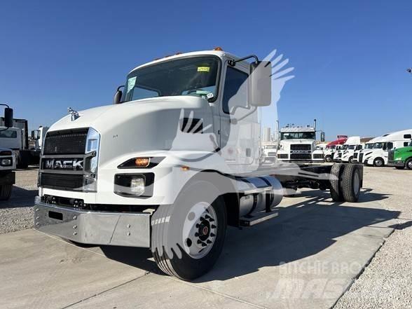 Mack MD6 Camiones con chasís y cabina