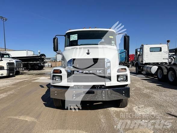 Mack MD6 Camiones con chasís y cabina