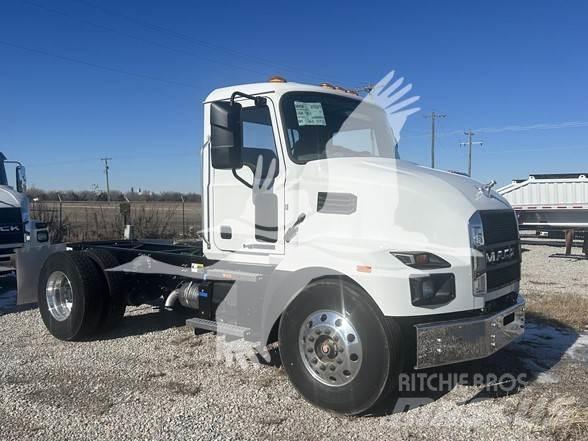 Mack MD6 Camiones con chasís y cabina