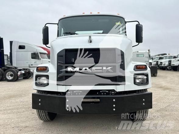 Mack MD6 Camiones con chasís y cabina