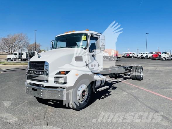 Mack MD6 Camiones con chasís y cabina