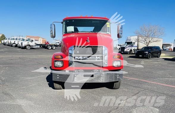 Mack MD6 Camiones con chasís y cabina