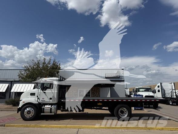 Mack MD6 Camiones de cama baja