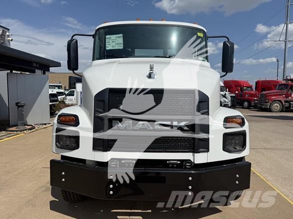 Mack MD6 Camiones de cama baja