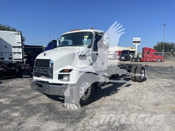 Mack MD6 Camiones con chasís y cabina