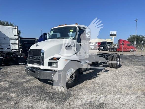 Mack MD6 Camiones con chasís y cabina