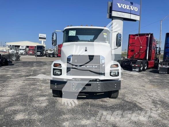 Mack MD6 Camiones con chasís y cabina